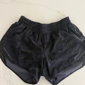 Lululemon Women’s Black Camo Hotty Hot Shorts